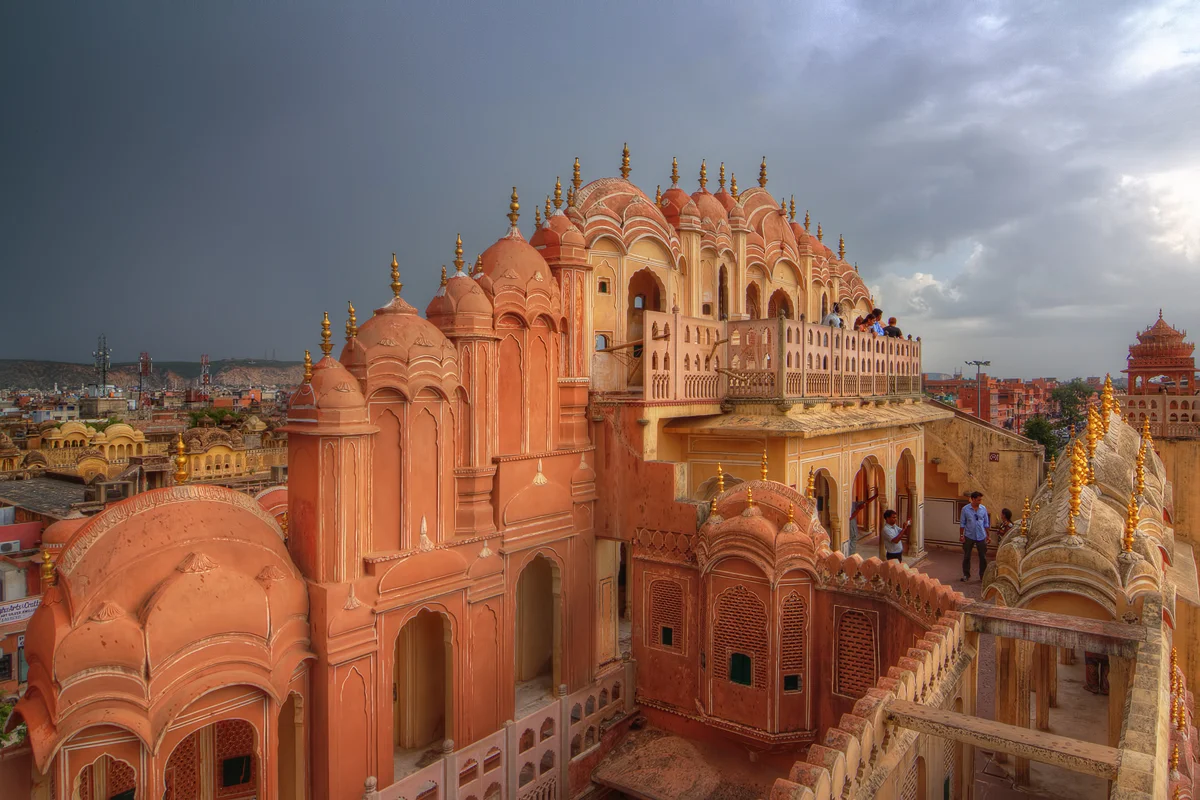 Hawa_Mahal_on_a_stormy_afternoon (1)